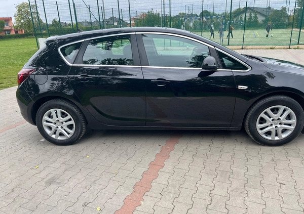 Opel Astra cena 27999 przebieg: 151000, rok produkcji 2011 z Trzebinia małe 466